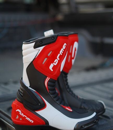 Buty motocyklowe – turystyczne, sportowe czy miejskie