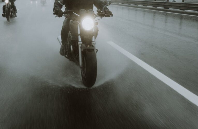 Jak poprawić widoczność motocykla na drodze – praktyczne porady