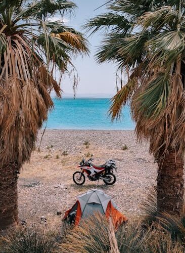 Camping motocyklowy – camping motocyklem i nocleg w trasie