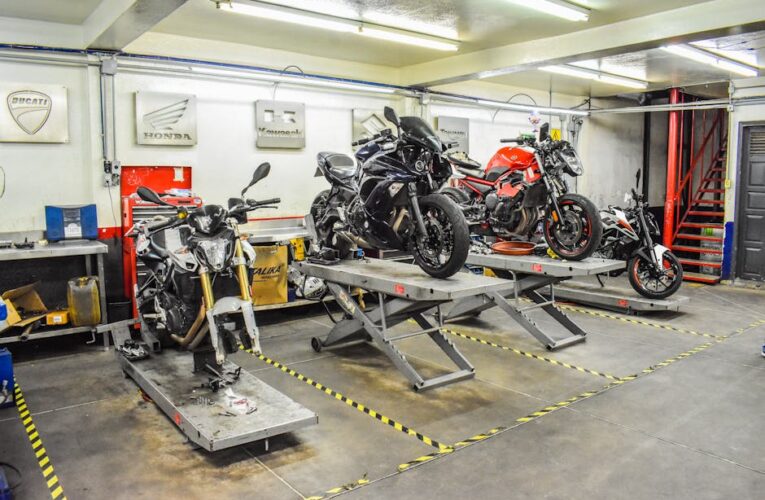 Jak podnieść motocykl na egzaminie – podnoszenie motocykla
